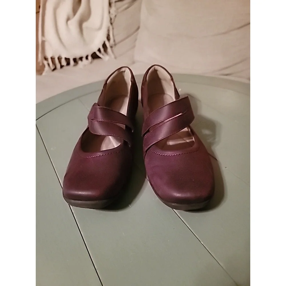 Easy Spirit Women's Aranza Mary Jane Flats Wine Size 8.5 W